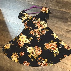 Short sleeve mini dress